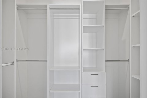 Adosado en venta en Miami, Florida, 4 dormitorios, 225.2 m2 № 1996853 - foto 25