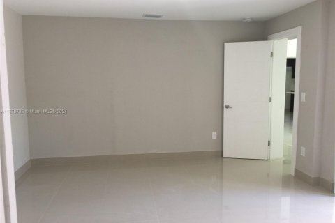 House in Miami, Florida 4 bedrooms, 123 sq.m. № 1861523 - photo 8