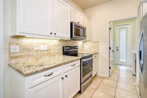 Townhouse in Hollywood, Florida 3 bedrooms, 132.01 sq.m. № 1925439 - photo 7