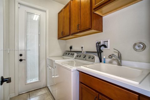 Townhouse in Hollywood, Florida 3 bedrooms, 132.01 sq.m. № 1925439 - photo 18