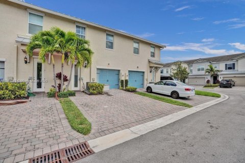 Townhouse in Hollywood, Florida 3 bedrooms, 132.01 sq.m. № 1925439 - photo 9