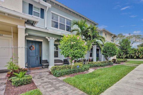 Townhouse in Hollywood, Florida 3 bedrooms, 132.01 sq.m. № 1925439 - photo 1