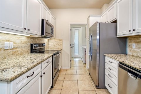 Townhouse in Hollywood, Florida 3 bedrooms, 132.01 sq.m. № 1925439 - photo 22