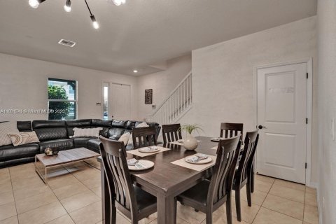 Townhouse in Hollywood, Florida 3 bedrooms, 132.01 sq.m. № 1925439 - photo 6