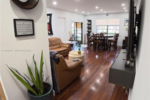 Condominio en alquiler en Coral Springs, Florida, 3 dormitorios, 109.53 m2 № 2064241 - foto 12