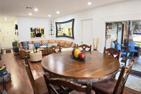 Condominio en alquiler en Coral Springs, Florida, 3 dormitorios, 109.53 m2 № 2064241 - foto 13