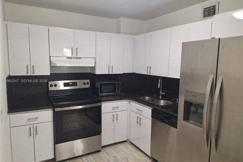 Copropriété à louer à Sunny Isles Beach, Floride: 2 chambres, 141.3 m2 № 2024082 - photo 10