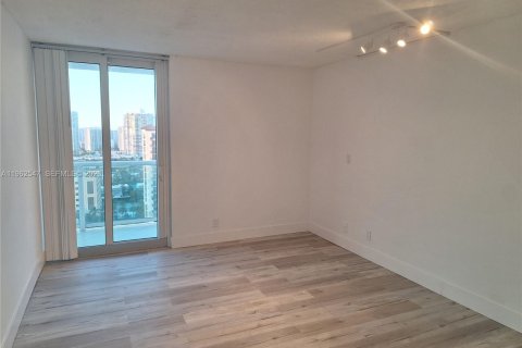 Copropriété à louer à Sunny Isles Beach, Floride: 2 chambres, 141.3 m2 № 2024082 - photo 17