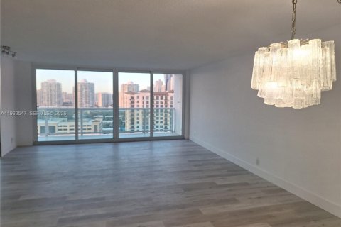 Copropriété à louer à Sunny Isles Beach, Floride: 2 chambres, 141.3 m2 № 2024082 - photo 8