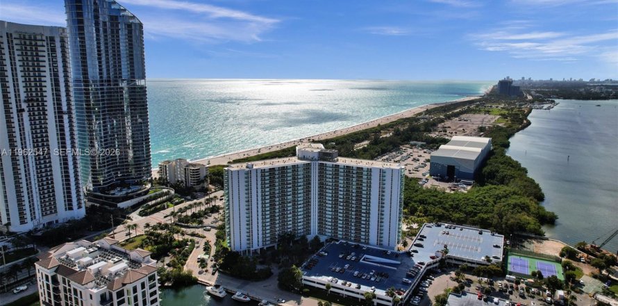 Condo à Sunny Isles Beach, Floride, 2 chambres  № 2024082