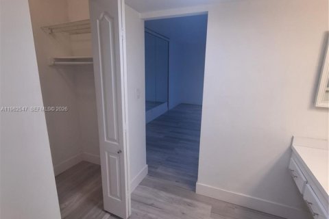 Copropriété à louer à Sunny Isles Beach, Floride: 2 chambres, 141.3 m2 № 2024082 - photo 15