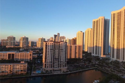 Copropriété à louer à Sunny Isles Beach, Floride: 2 chambres, 141.3 m2 № 2024082 - photo 6