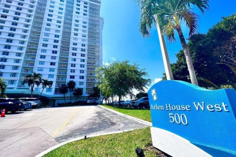 Condo in Sunny Isles Beach, Florida, 2 bedrooms № 1926681 - photo 30