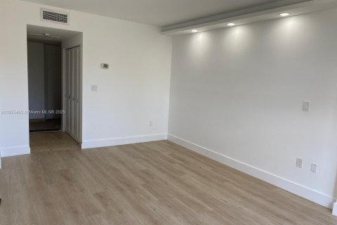 Condo in Sunny Isles Beach, Florida, 2 bedrooms № 1926681 - photo 26