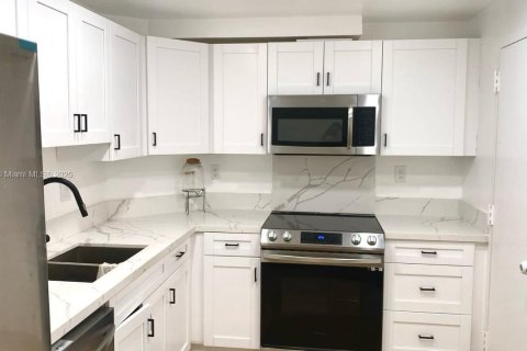 Condo in Sunny Isles Beach, Florida, 2 bedrooms № 1926681 - photo 4