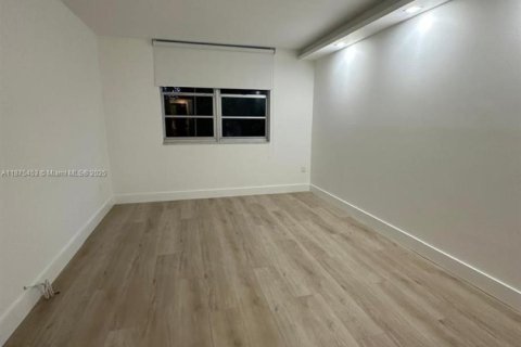 Condo in Sunny Isles Beach, Florida, 2 bedrooms № 1926681 - photo 16