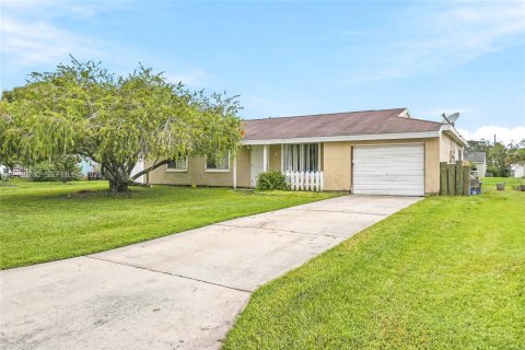 House in Port St. Lucie, Florida 3 bedrooms, 122.63 sq.m. № 2428190 - photo 5