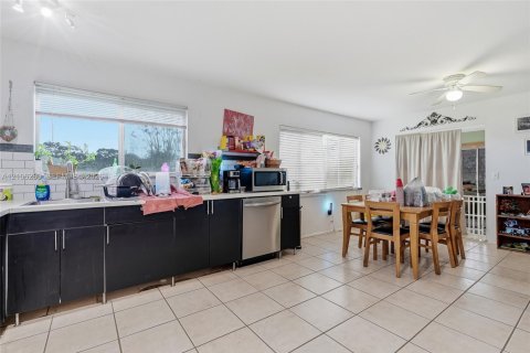 House in Port St. Lucie, Florida 3 bedrooms, 122.63 sq.m. № 2428190 - photo 16