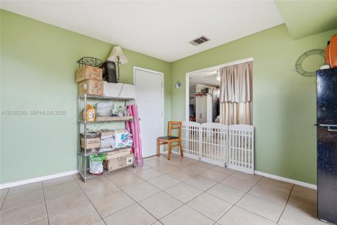 House in Port St. Lucie, Florida 3 bedrooms, 122.63 sq.m. № 2428190 - photo 18