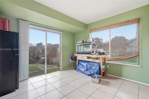 House in Port St. Lucie, Florida 3 bedrooms, 122.63 sq.m. № 2428190 - photo 17