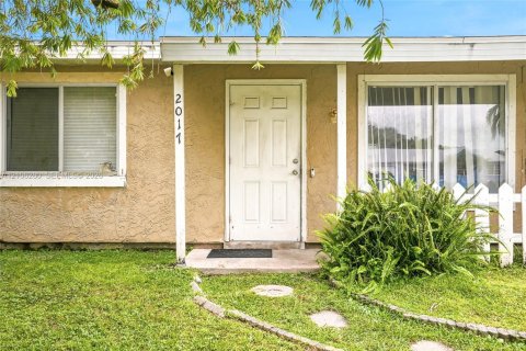 House in Port St. Lucie, Florida 3 bedrooms, 122.63 sq.m. № 2428190 - photo 7