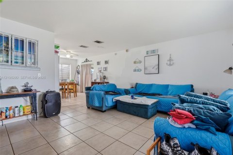 House in Port St. Lucie, Florida 3 bedrooms, 122.63 sq.m. № 2428190 - photo 8