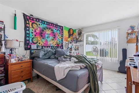 House in Port St. Lucie, Florida 3 bedrooms, 122.63 sq.m. № 2428190 - photo 25