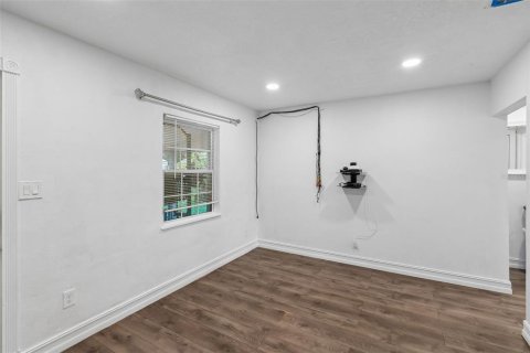 House in Longwood, Florida 3 bedrooms, 90.58 sq.m. № 2391590 - photo 3