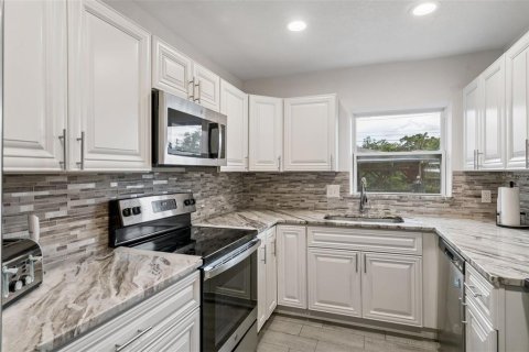 House in Longwood, Florida 3 bedrooms, 90.58 sq.m. № 2391590 - photo 4