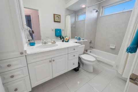 House in Venice, Florida 4 bedrooms, 368.73 sq.m. № 2093482 - photo 23