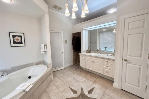 House in Venice, Florida 4 bedrooms, 368.73 sq.m. № 2093482 - photo 16