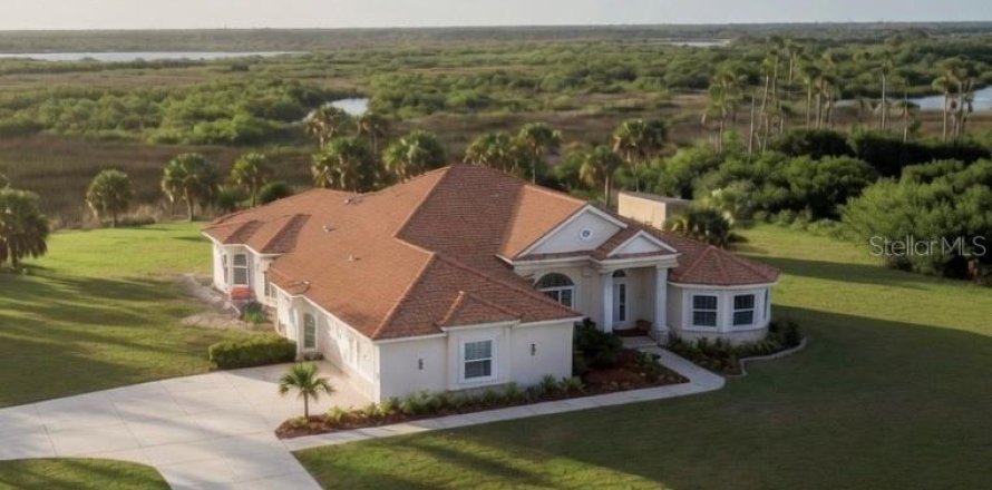 House in Venice, Florida 4 bedrooms, 368.73 sq.m. № 2093482