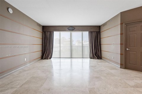Condo in Fort Lauderdale, Florida, 2 bedrooms № 1986138 - photo 9