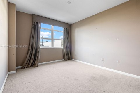 Condo in Fort Lauderdale, Florida, 2 bedrooms № 1986138 - photo 18