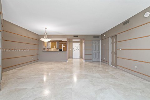 Condo in Fort Lauderdale, Florida, 2 bedrooms № 1986138 - photo 11
