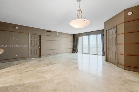 Condo in Fort Lauderdale, Florida, 2 bedrooms № 1986138 - photo 7