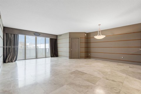 Condo in Fort Lauderdale, Florida, 2 bedrooms № 1986138 - photo 5