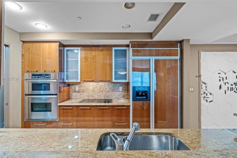 Condo in Fort Lauderdale, Florida, 2 bedrooms № 1986138 - photo 12