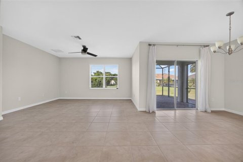Villa ou maison à vendre à Punta Gorda, Floride: 4 chambres, 168.34 m2 № 2410112 - photo 5
