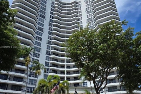Condominio en venta en Aventura, Florida, 2 dormitorios, 126.44 m2 № 1962314 - foto 18