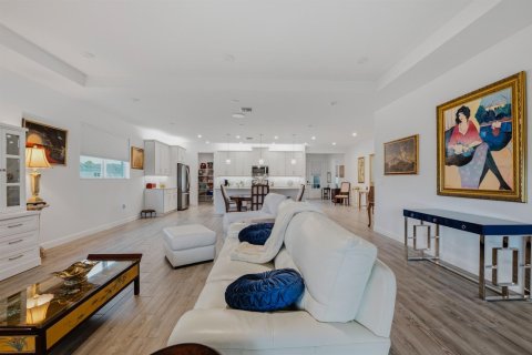 Casa en venta en Port St. Lucie, Florida, 3 dormitorios, 237.27 m2 № 2422874 - foto 14
