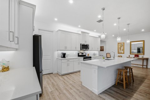 Casa en venta en Port St. Lucie, Florida, 3 dormitorios, 237.27 m2 № 2422874 - foto 5
