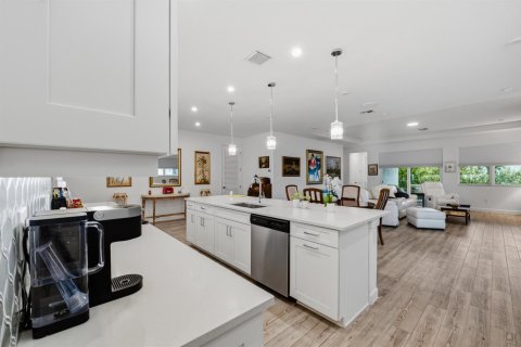 Casa en venta en Port St. Lucie, Florida, 3 dormitorios, 237.27 m2 № 2422874 - foto 6