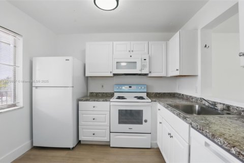 Condo in Miramar, Florida, 2 bedrooms  № 1868517 - photo 25