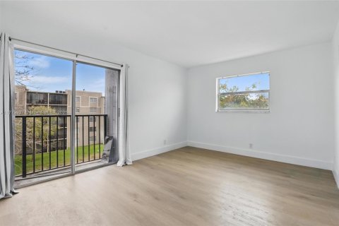 Condo in Miramar, Florida, 2 bedrooms  № 1868517 - photo 14