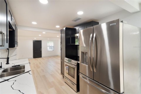 Casa en alquiler en Largo, Florida, 3 dormitorios, 98.2 m2 № 1913582 - foto 1