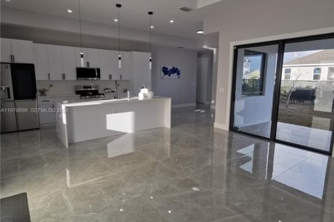 Casa en venta en Cape Coral, Florida, 4 dormitorios, 169.27 m2 № 2047494 - foto 8