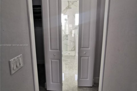 Casa en venta en Cape Coral, Florida, 4 dormitorios, 169.27 m2 № 2047494 - foto 25