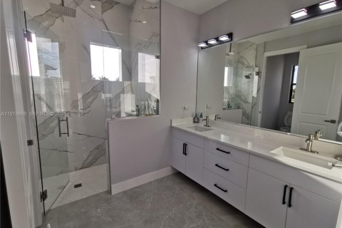 Casa en venta en Cape Coral, Florida, 4 dormitorios, 169.27 m2 № 2047494 - foto 26