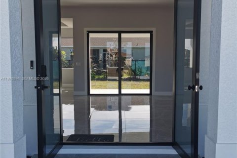 Casa en venta en Cape Coral, Florida, 4 dormitorios, 169.27 m2 № 2047494 - foto 7